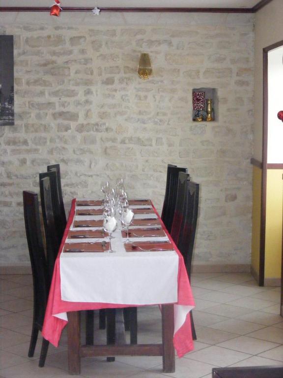 Les Lilas Des Deux Ponts Deux Rivieres Room photo